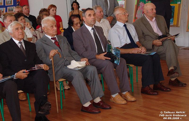 10.jpg - Zaproszeni goście - pierwszy rząd od lewej: Adolf Koszuta, Wacław Jaroszyński, Mieczysław Kulik, Lucjan Banaszkiewicz, Tadeusz Sagadyn. Drugi rząd - od lewej: Stanisław Senkowski, Regina Boczkowska, Józef Kuszyk.