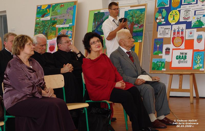 26.jpg - Od lewej: Dr hab. Halina Ludorowska (Lublin), Anna Świedicka (Teatr im. J. Osterwy w Lublinie), Wacław Jaroszyński z zamiłowania historyk autor monografii o Grabowcu.