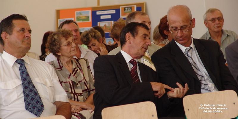 27.jpg - Od lewej: radny Rady Powiatu w Zamościu, Zdzisław Koszel - wójt Gminy Grabowiec i Krzysztof Szwal przedstawiciel Wojewody Lubelskiego.