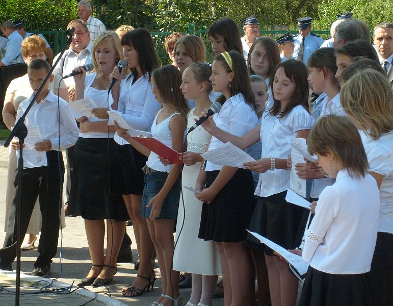 78.jpg - Występy młodzieży szkolnej pod kierunkiem Elżbiety Widyma i Edwarda Kanikuły